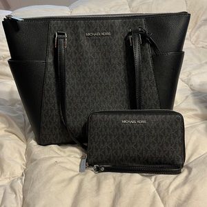 MICHAEL Kors Lady Large shoulder tote purse and wallet